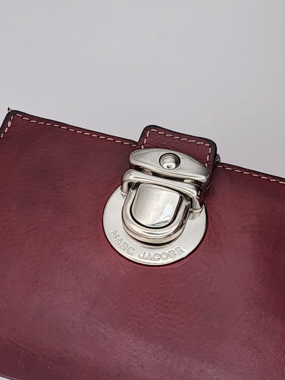 Marc Jacobs Burgundy Leather Turnlock Wallet - Picture 15 of 16